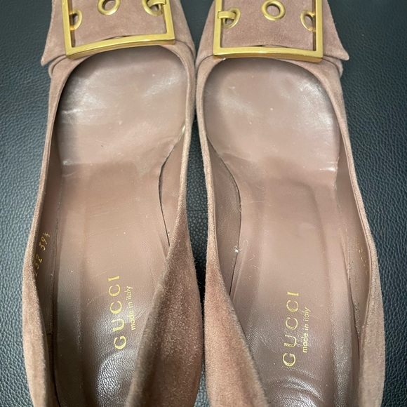Gucci suede buckle toe pumps size 39.5 - Picture 8 of 10